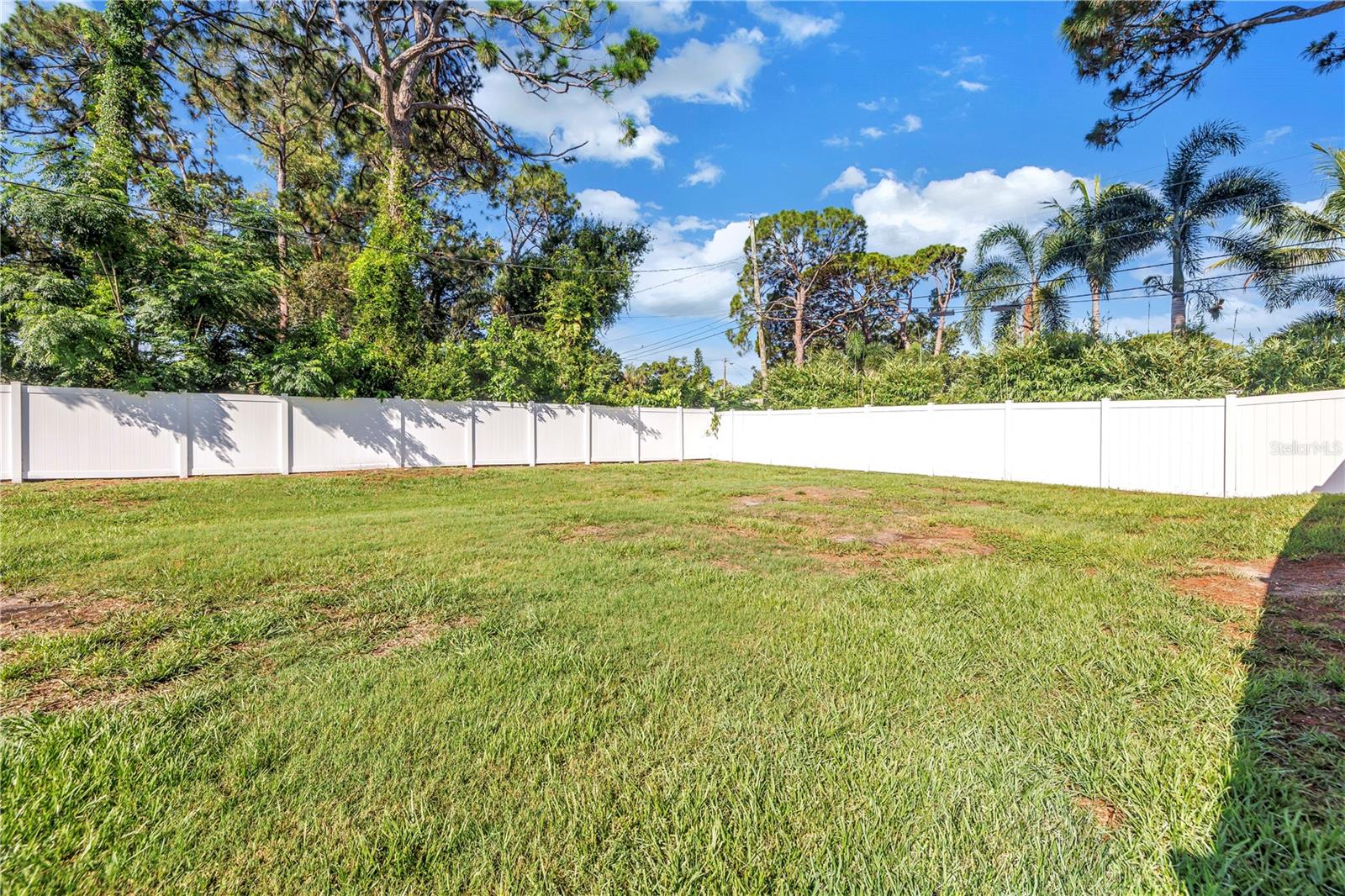 Image 3 of 47 For 2135 Desoto Way S