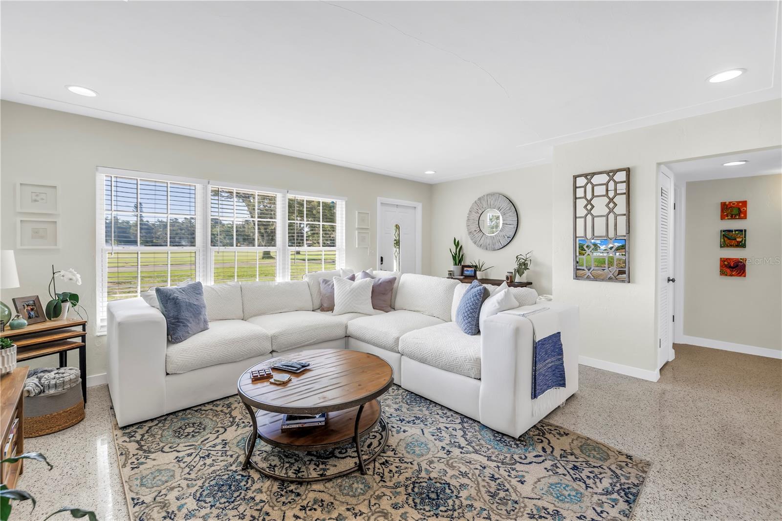Image 7 of 47 For 2135 Desoto Way S