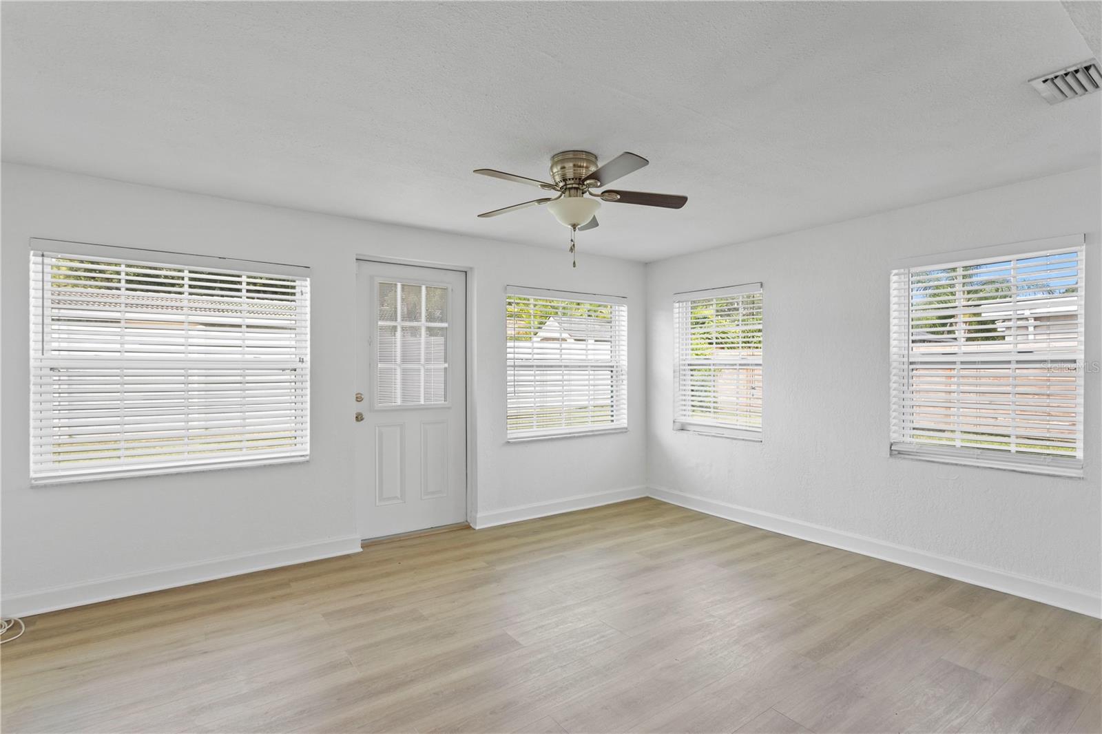 Image 13 of 32 For 11723 67th Avenue