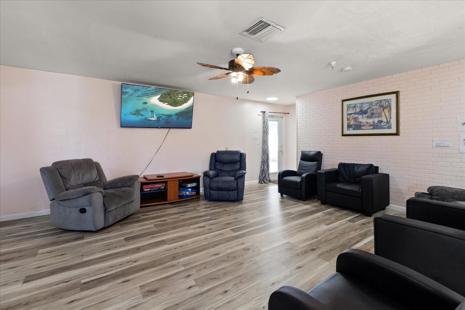 Image 11 of 26 For 1453 Belleair Road