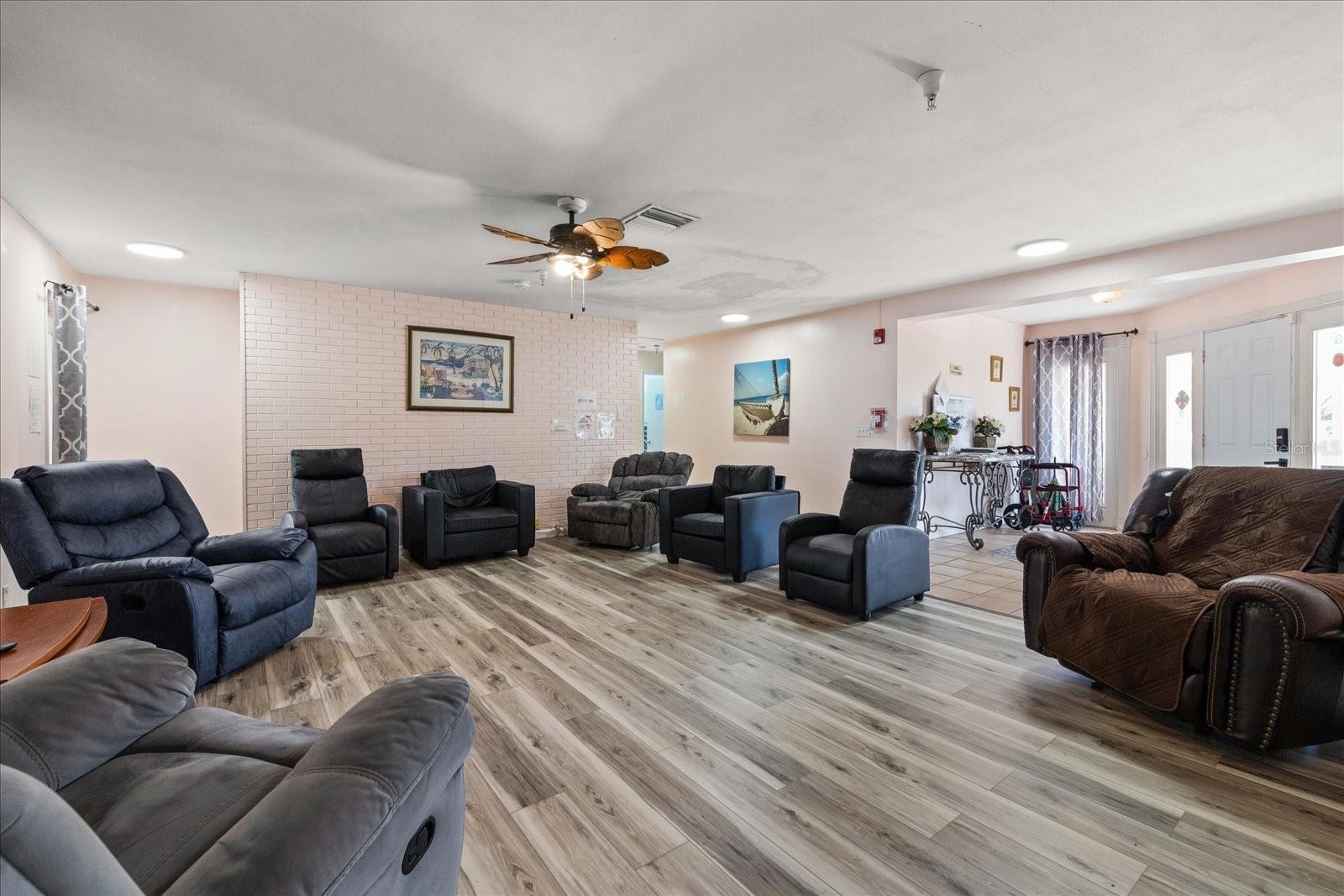 Image 12 of 26 For 1453 Belleair Road