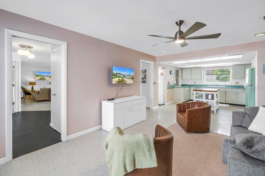 Image 17 of 47 For 1389 High Bluff Drive N