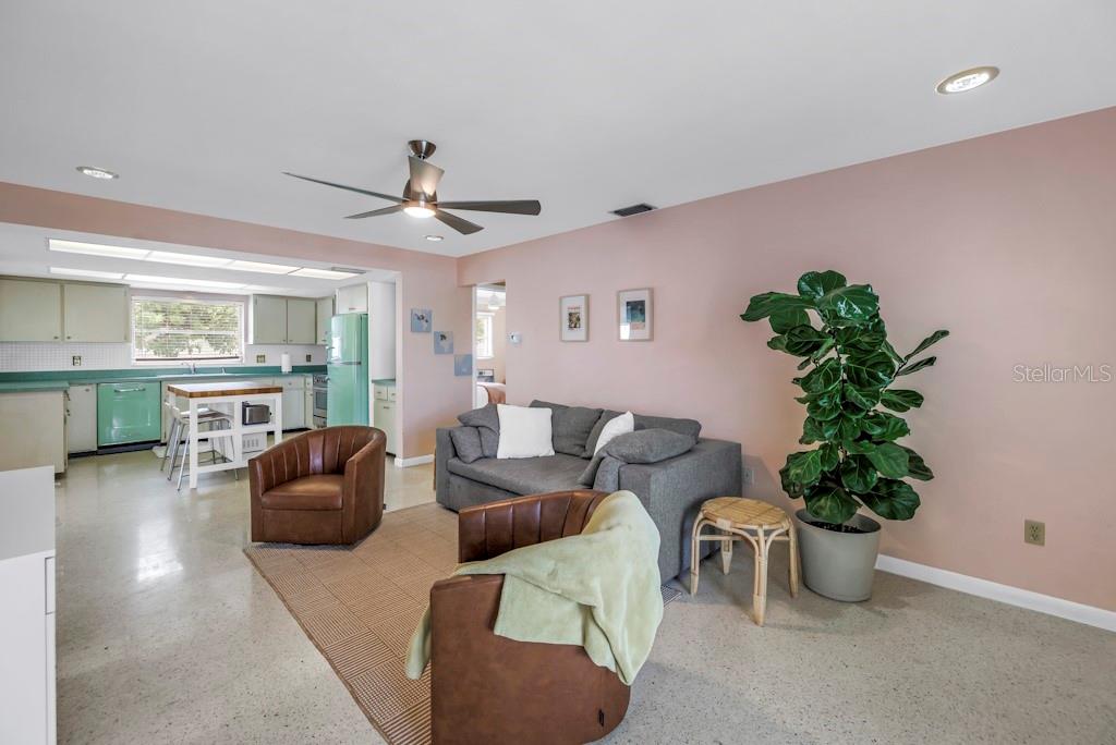 Image 18 of 47 For 1389 High Bluff Drive N