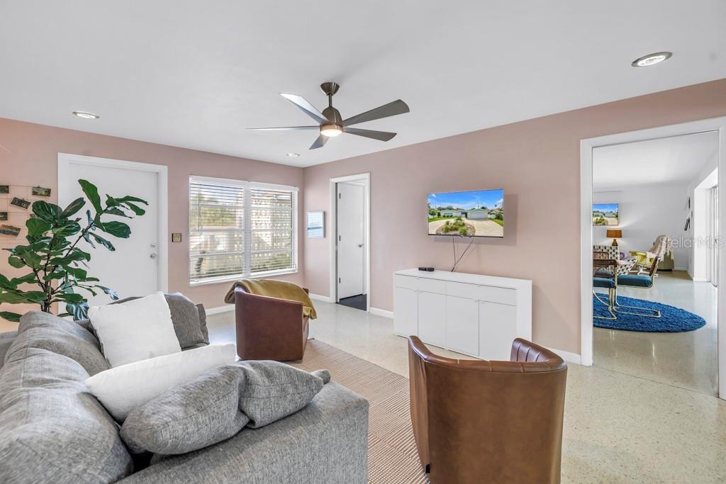 Image 19 of 47 For 1389 High Bluff Drive N