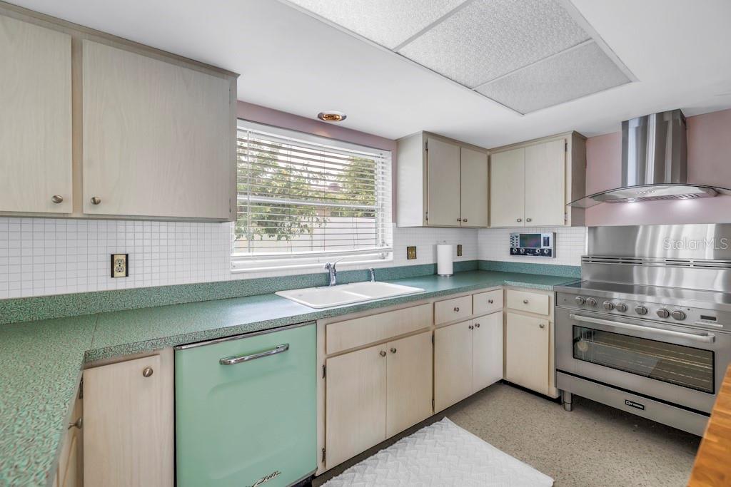 Image 22 of 47 For 1389 High Bluff Drive N
