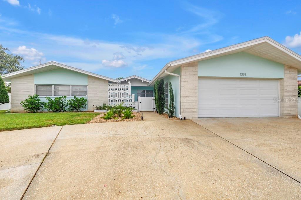 Image 3 of 47 For 1389 High Bluff Drive N