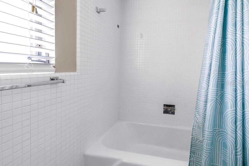 Image 37 of 47 For 1389 High Bluff Drive N