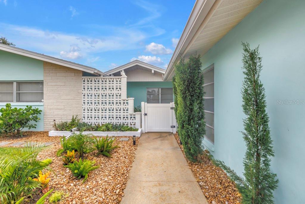 Image 4 of 47 For 1389 High Bluff Drive N