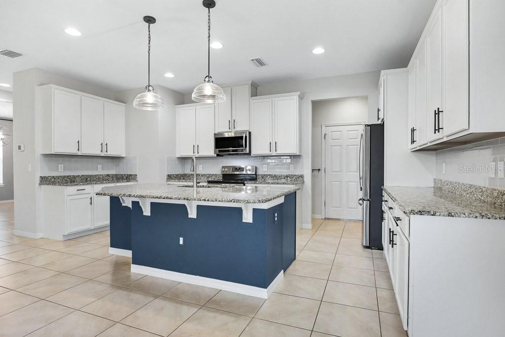 Image 10 of 38 For 13333 Palmera Vista Drive