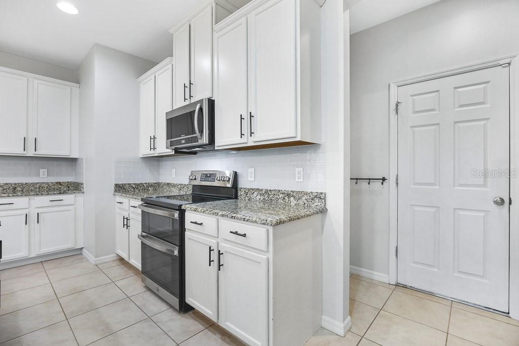 Image 11 of 38 For 13333 Palmera Vista Drive