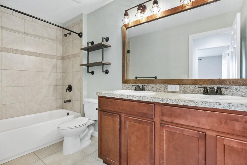Image 28 of 38 For 13333 Palmera Vista Drive