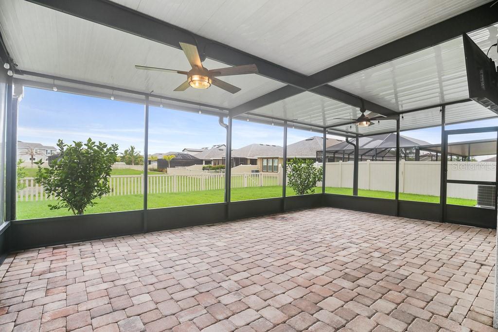 Image 31 of 38 For 13333 Palmera Vista Drive