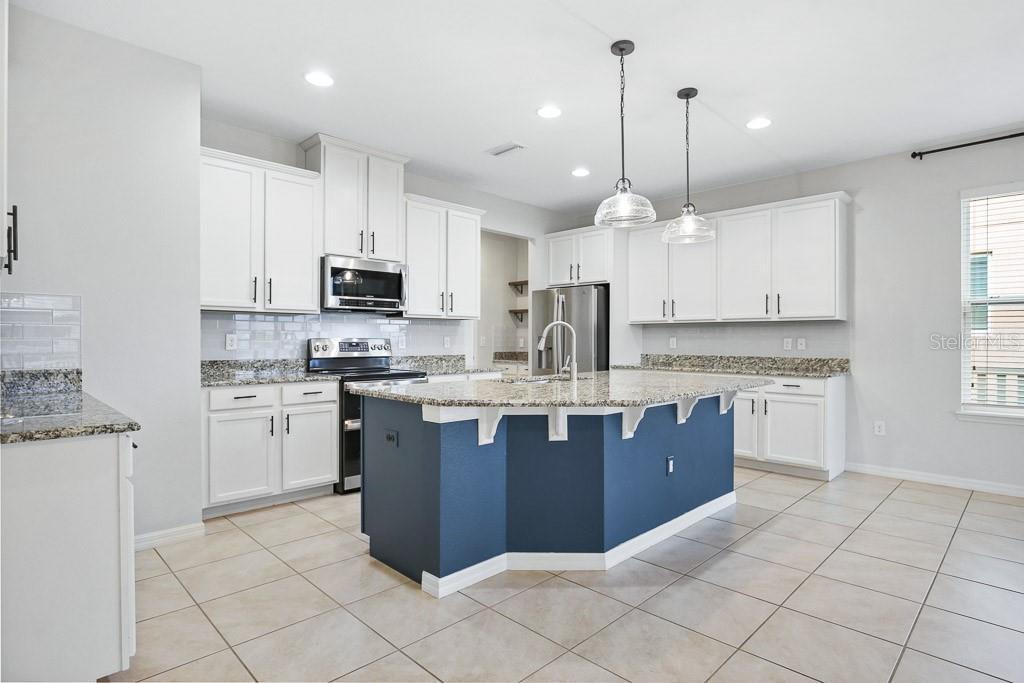 Image 9 of 38 For 13333 Palmera Vista Drive