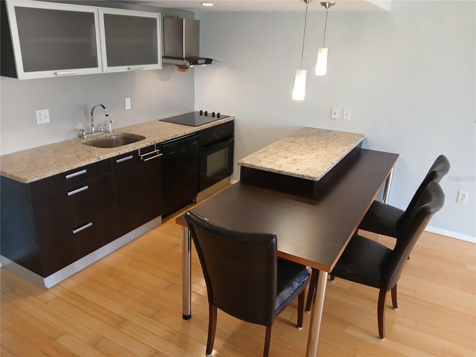 Image 4 of 14 For 701 Madison Avenue 417