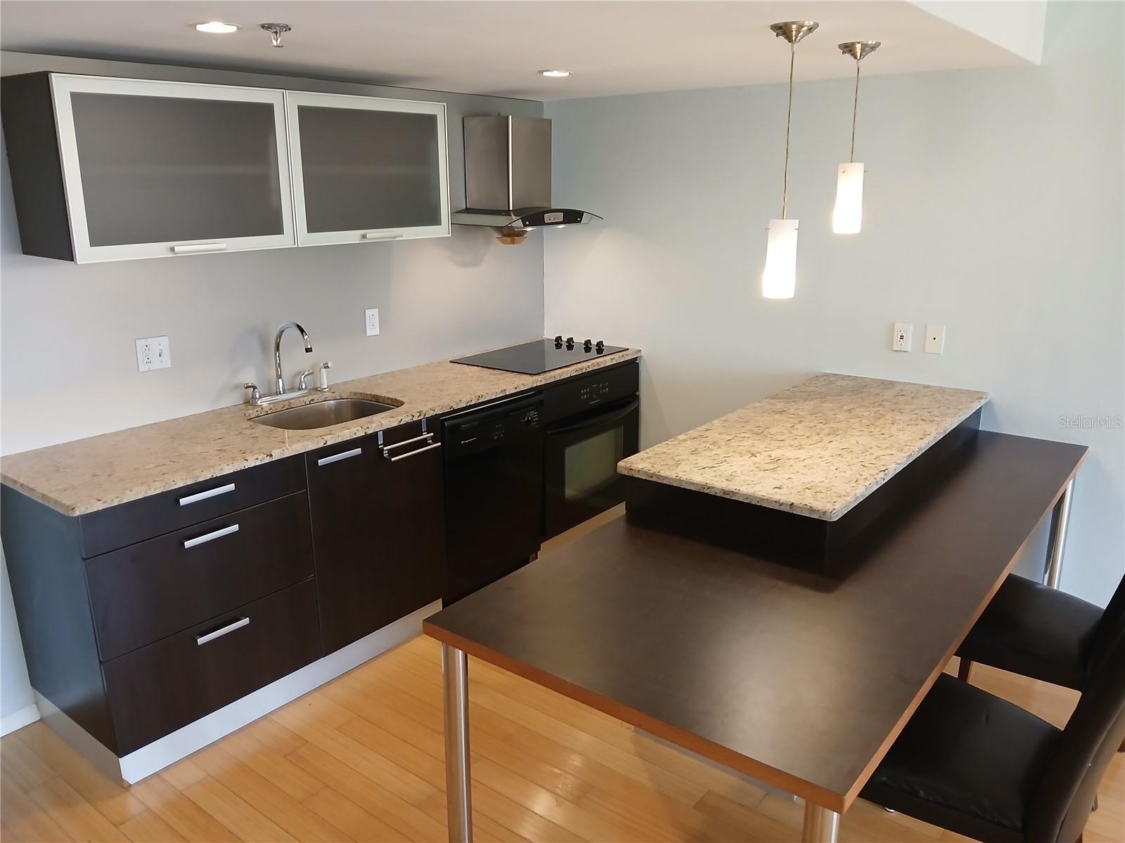Image 5 of 14 For 701 Madison Avenue 417