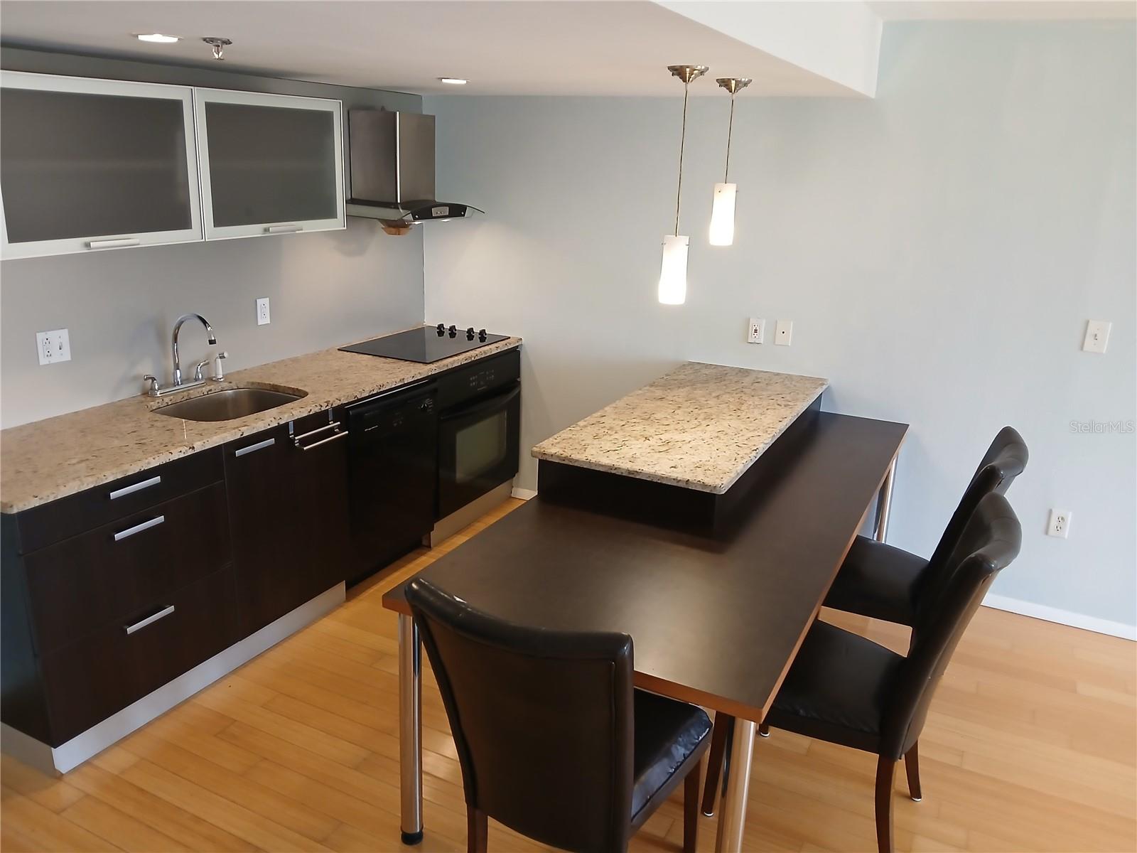 Image 6 of 14 For 701 Madison Avenue 417