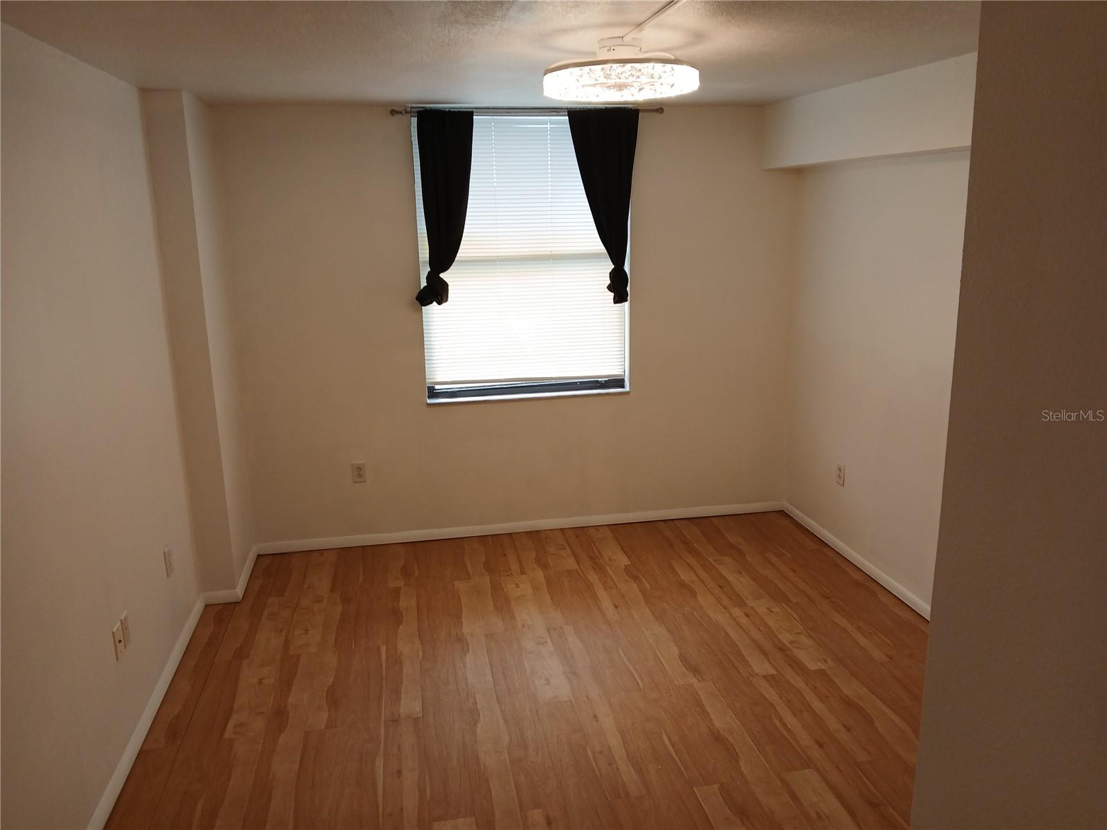 Image 7 of 14 For 701 Madison Avenue 417