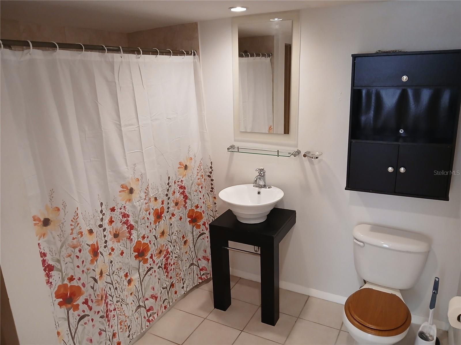 Image 9 of 14 For 701 Madison Avenue 417