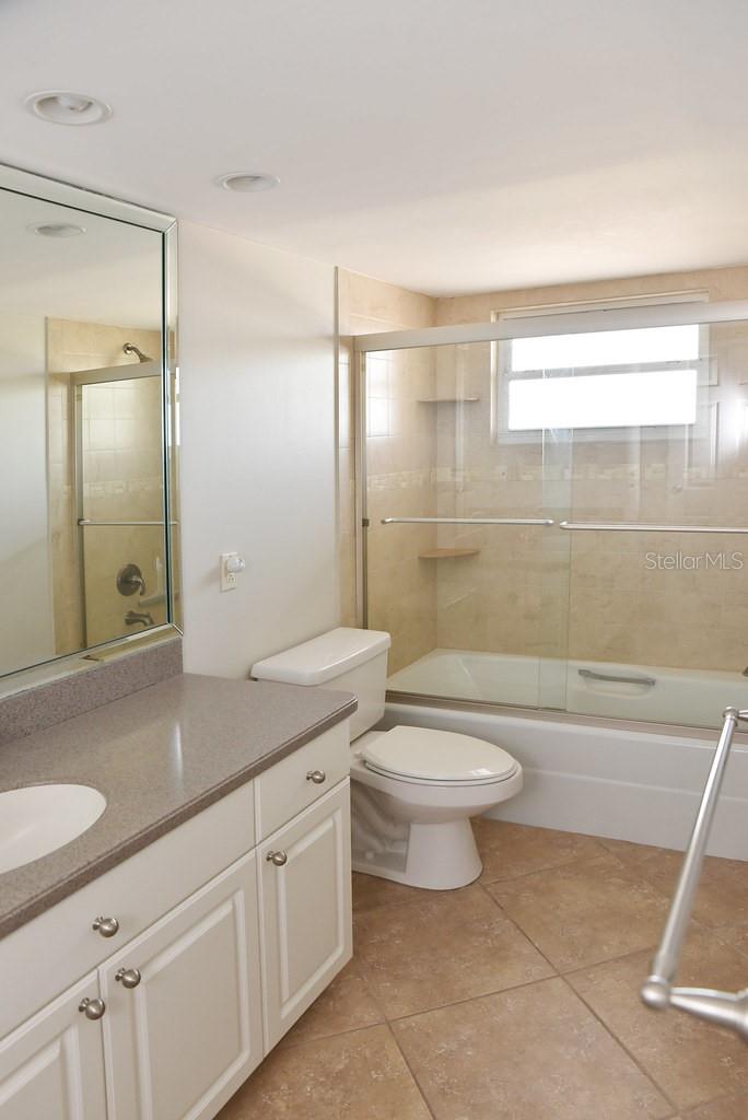 Image 20 of 68 For 5108 Brittany Drive S 405