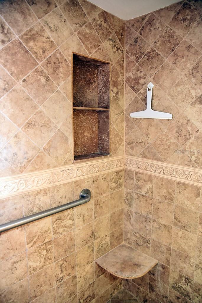 Image 26 of 68 For 5108 Brittany Drive S 405