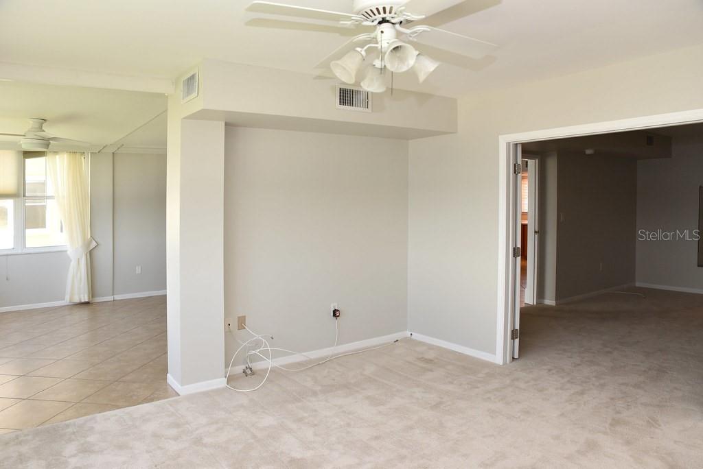 Image 29 of 68 For 5108 Brittany Drive S 405
