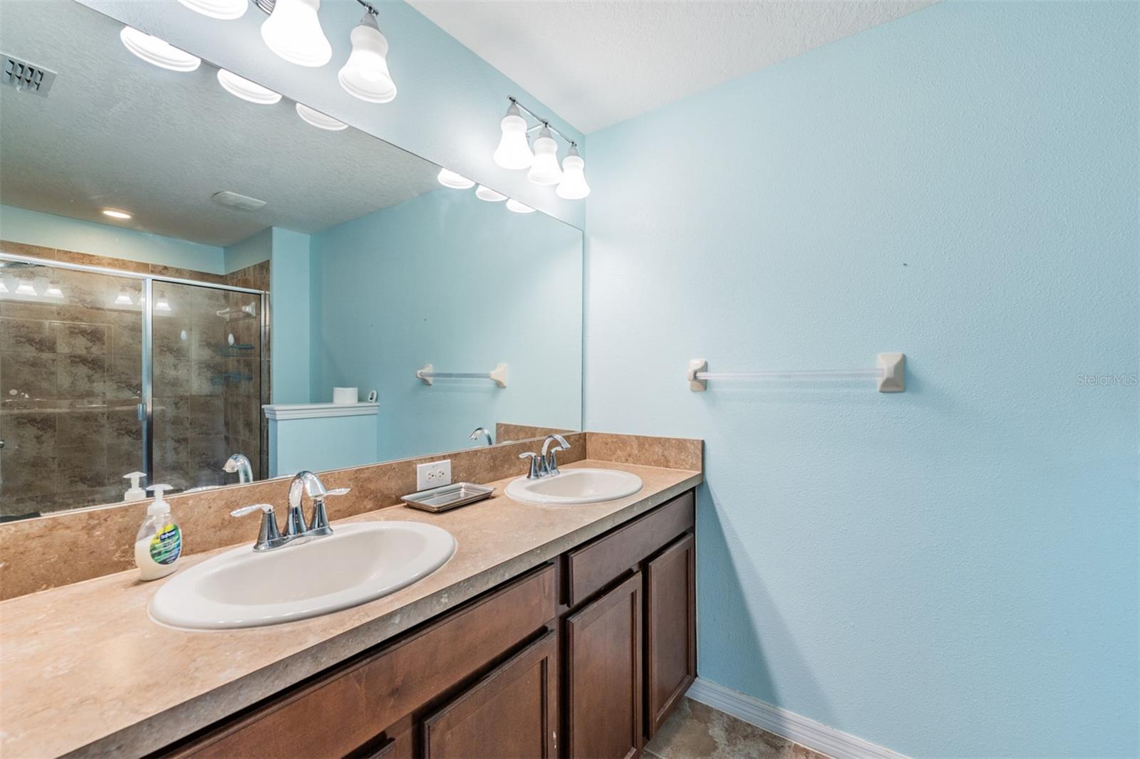 Image 19 of 36 For 12039 Greengate Drive
