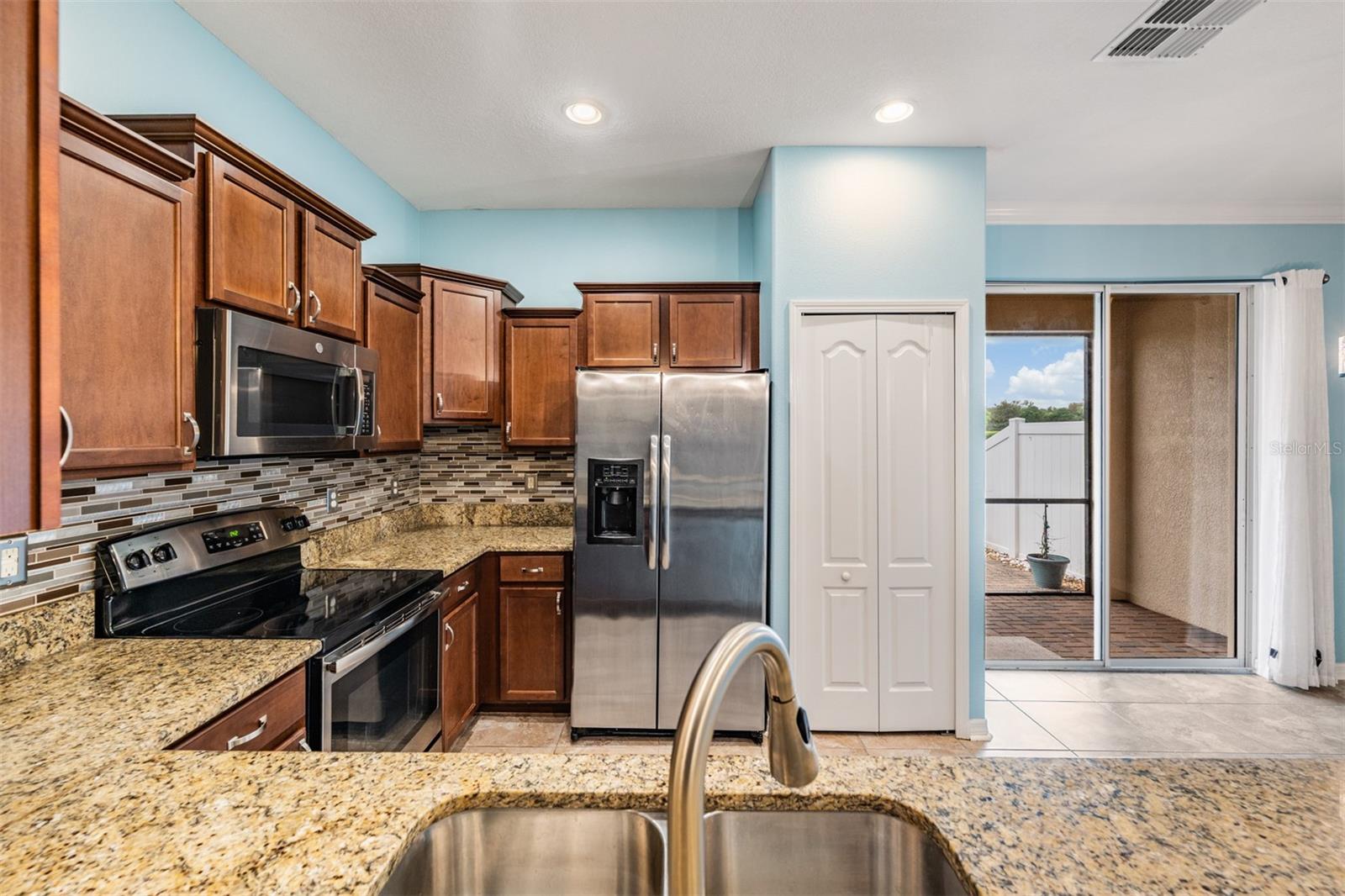 Image 9 of 36 For 12039 Greengate Drive