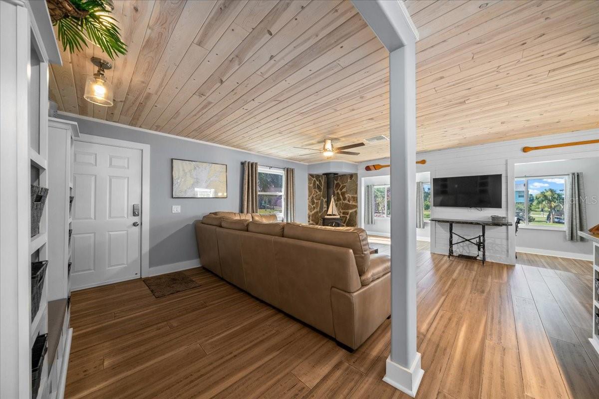 Image 13 of 70 For 12046 Gulf Breeze Court