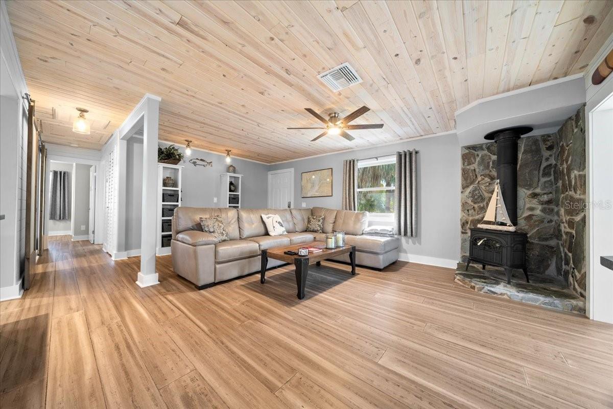 Image 16 of 70 For 12046 Gulf Breeze Court