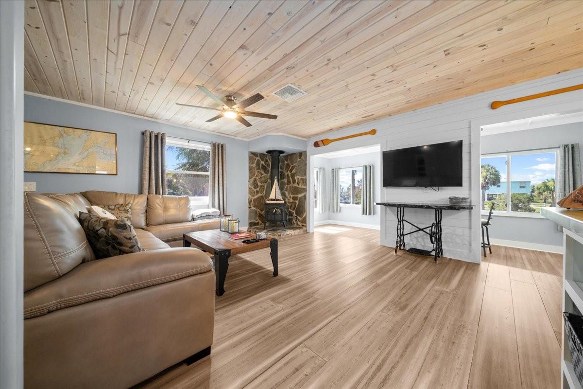 Image 18 of 70 For 12046 Gulf Breeze Court