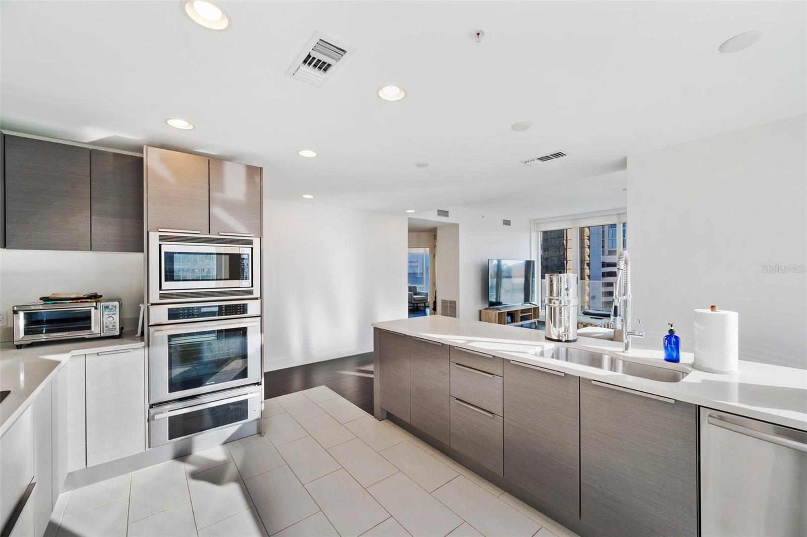 Image 3 of 40 For 175 1st Street S 603