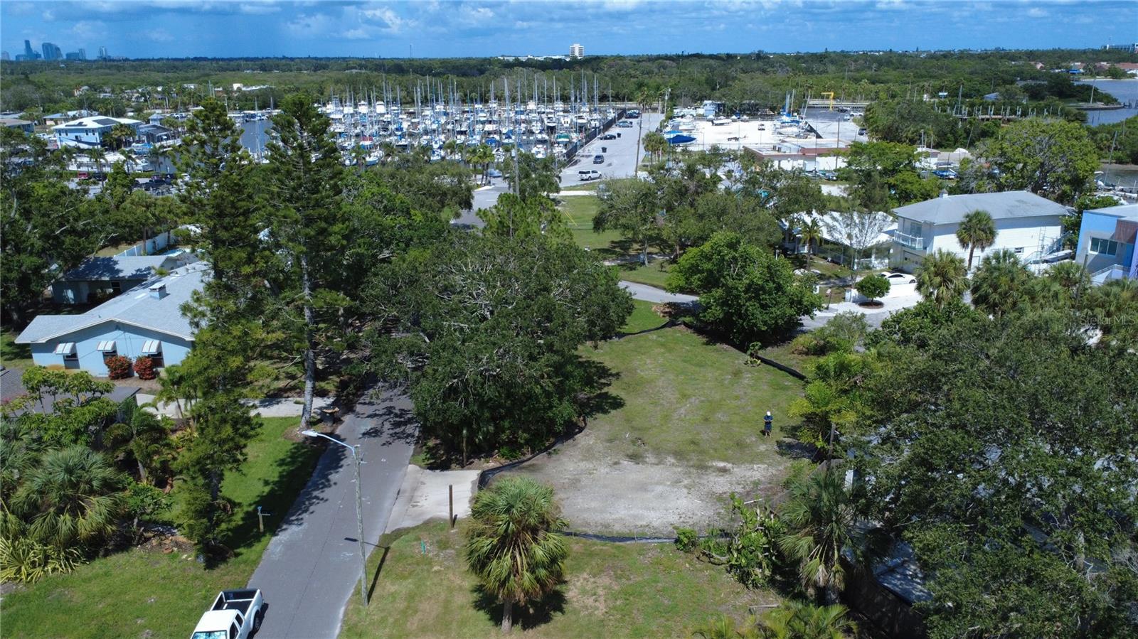 Image 14 of 22 For 4725 Trade Winds Drive S
