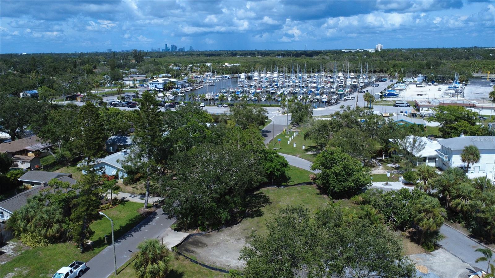 Image 15 of 22 For 4725 Trade Winds Drive S