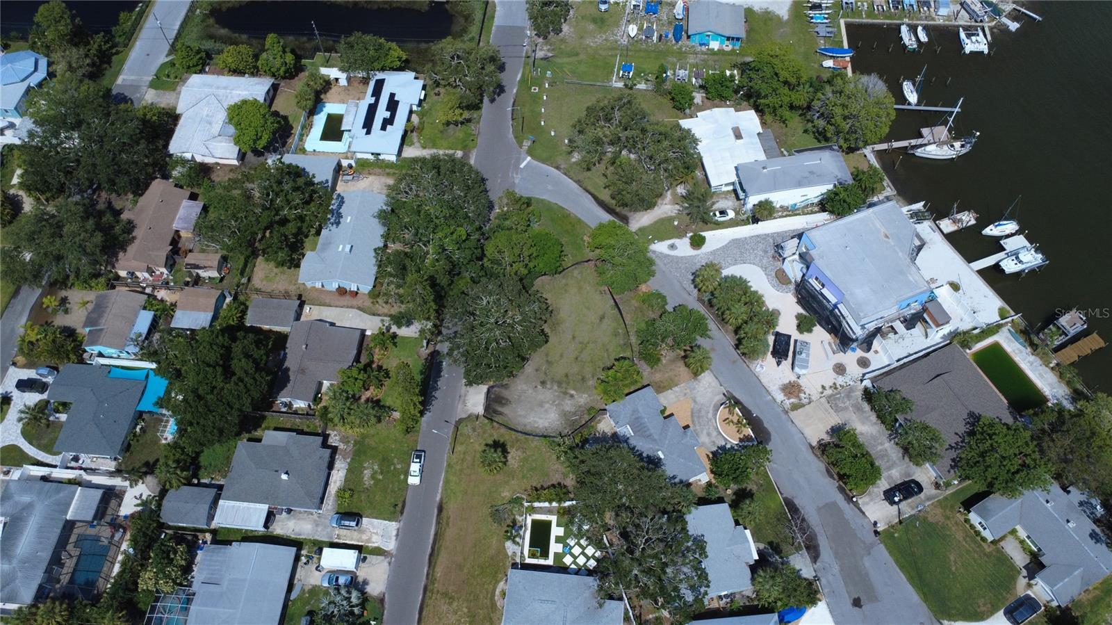 Image 20 of 22 For 4725 Trade Winds Drive S