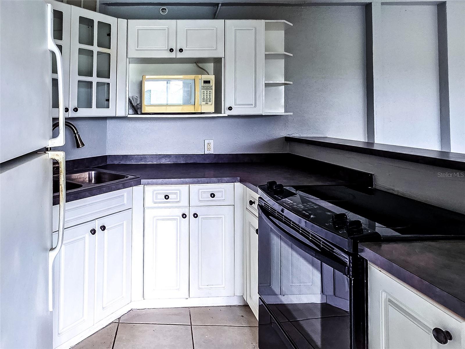 Listing photo id 4 for 3315 58th Avenue S 409