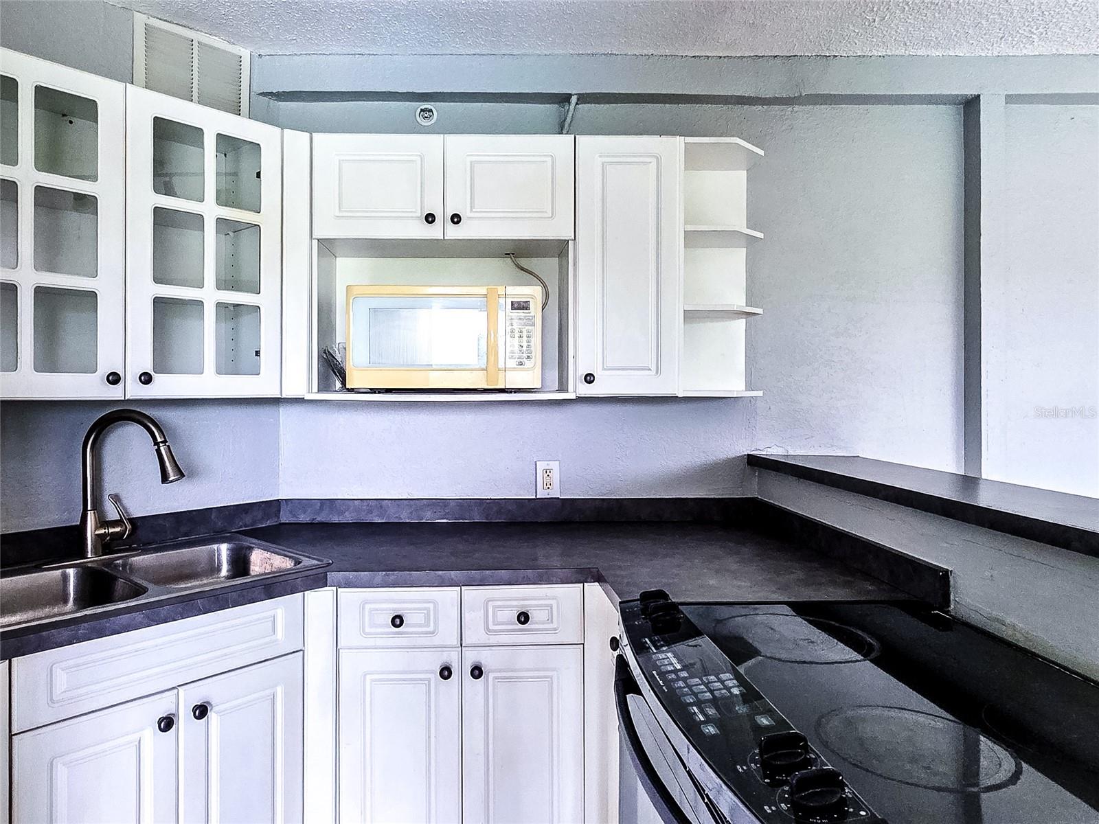 Listing photo id 5 for 3315 58th Avenue S 409