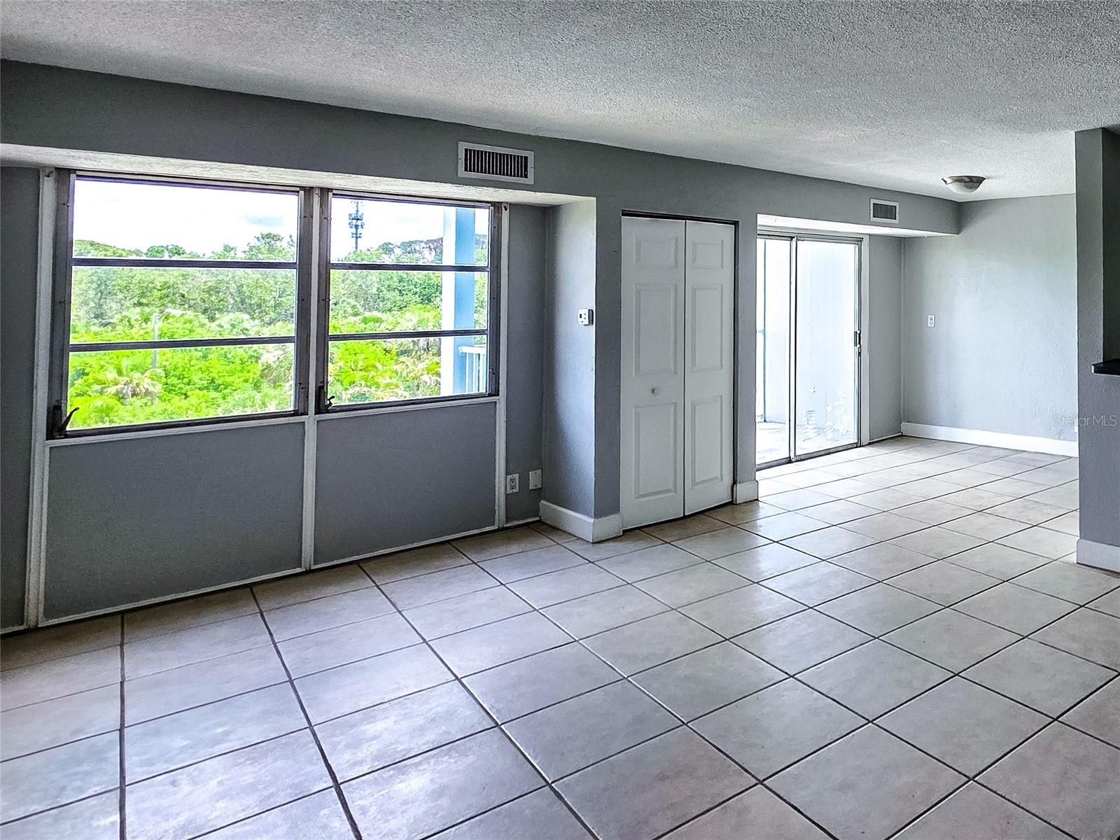Listing photo id 6 for 3315 58th Avenue S 409