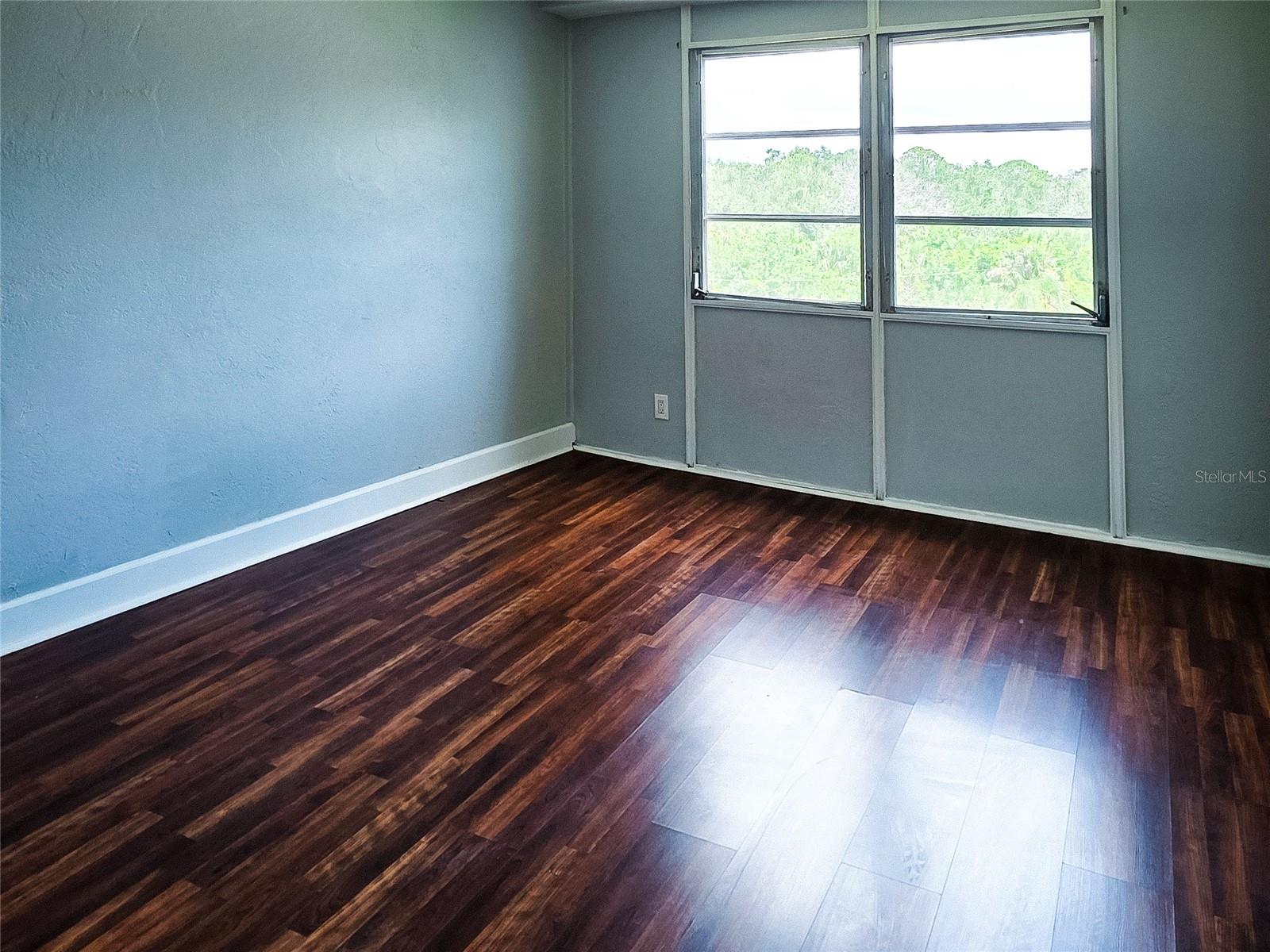 Listing photo id 7 for 3315 58th Avenue S 409