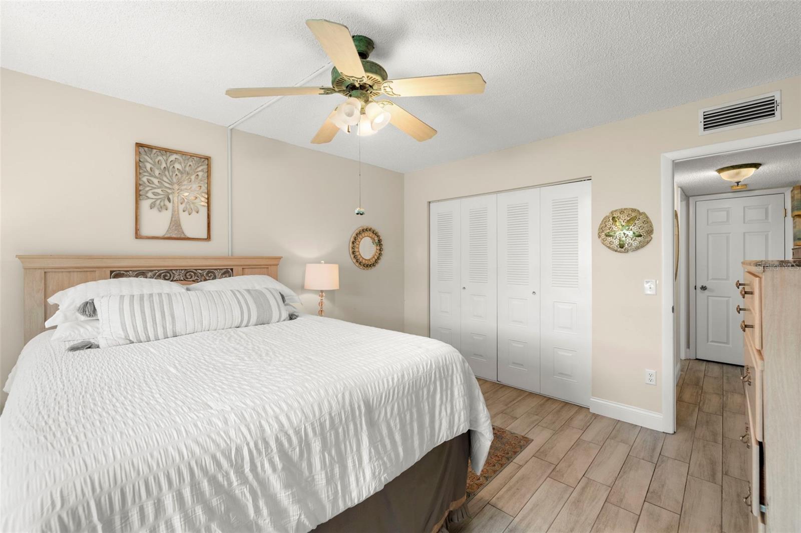 Image 17 of 45 For 1370 Heather Ridge Boulevard 105