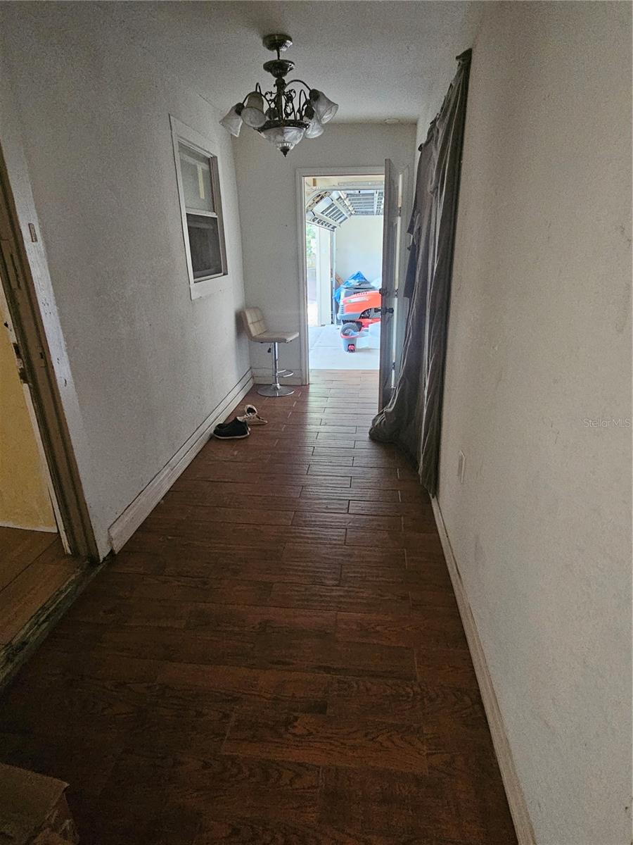 Image 20 of 40 For 10909 Marjory Avenue