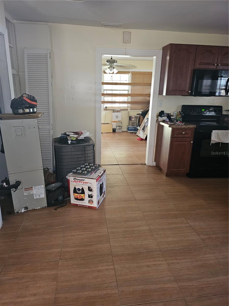 Image 23 of 40 For 10909 Marjory Avenue