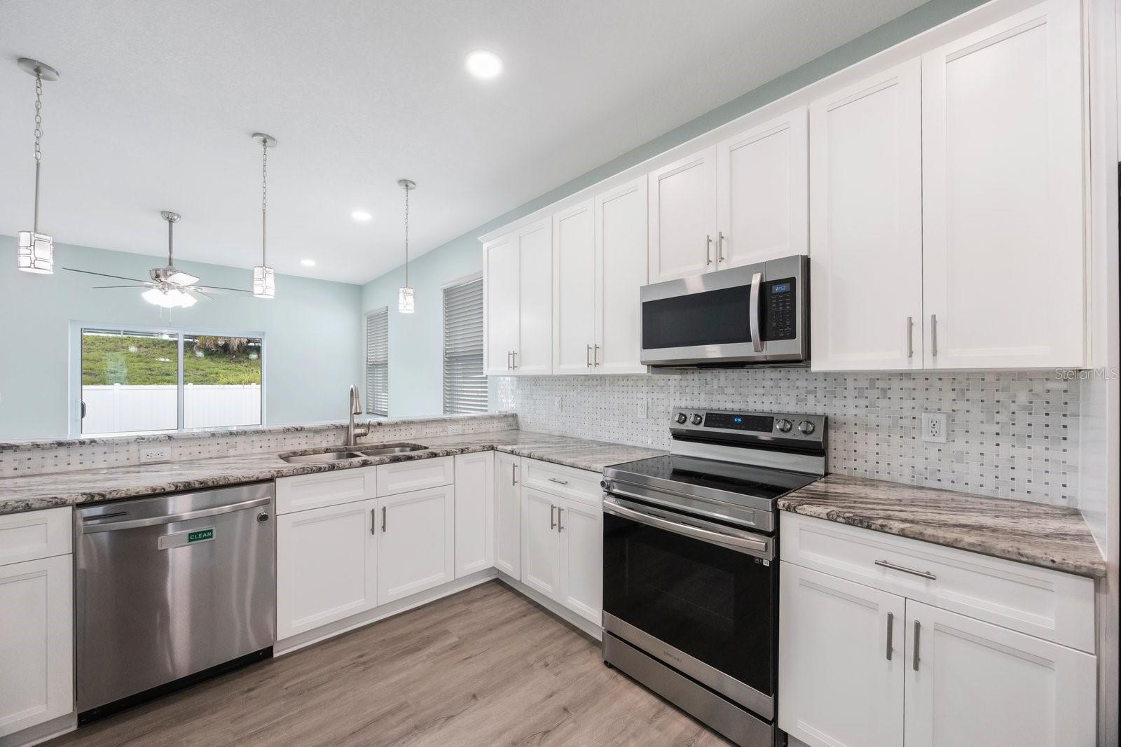 Image 7 of 27 For 5047 23rd St N