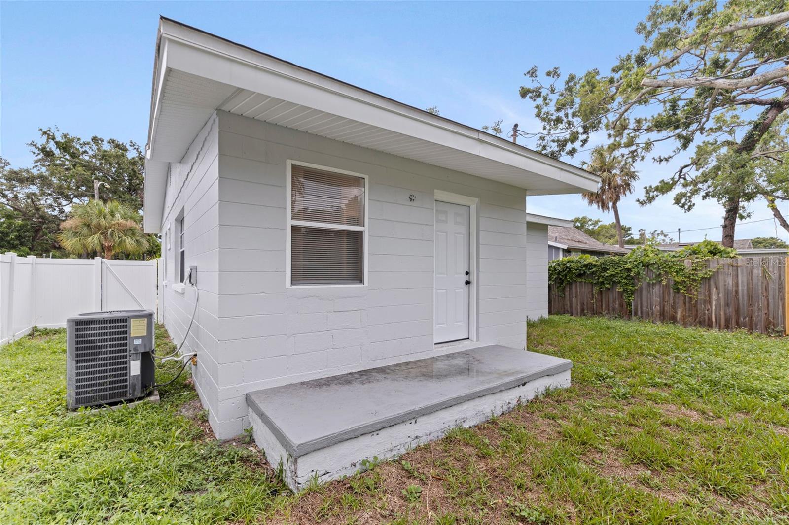 Image 21 of 25 For 2311 16th Avenue S