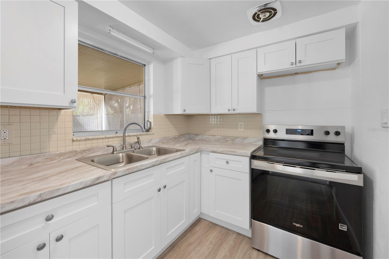 Listing photo id 9 for 4923 Avery Road
