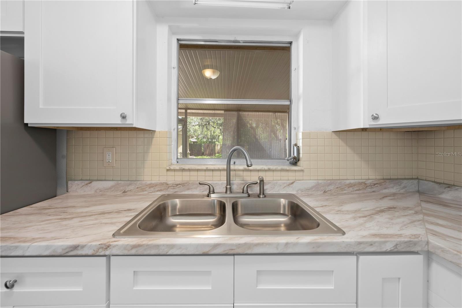 Listing photo id 11 for 4923 Avery Road
