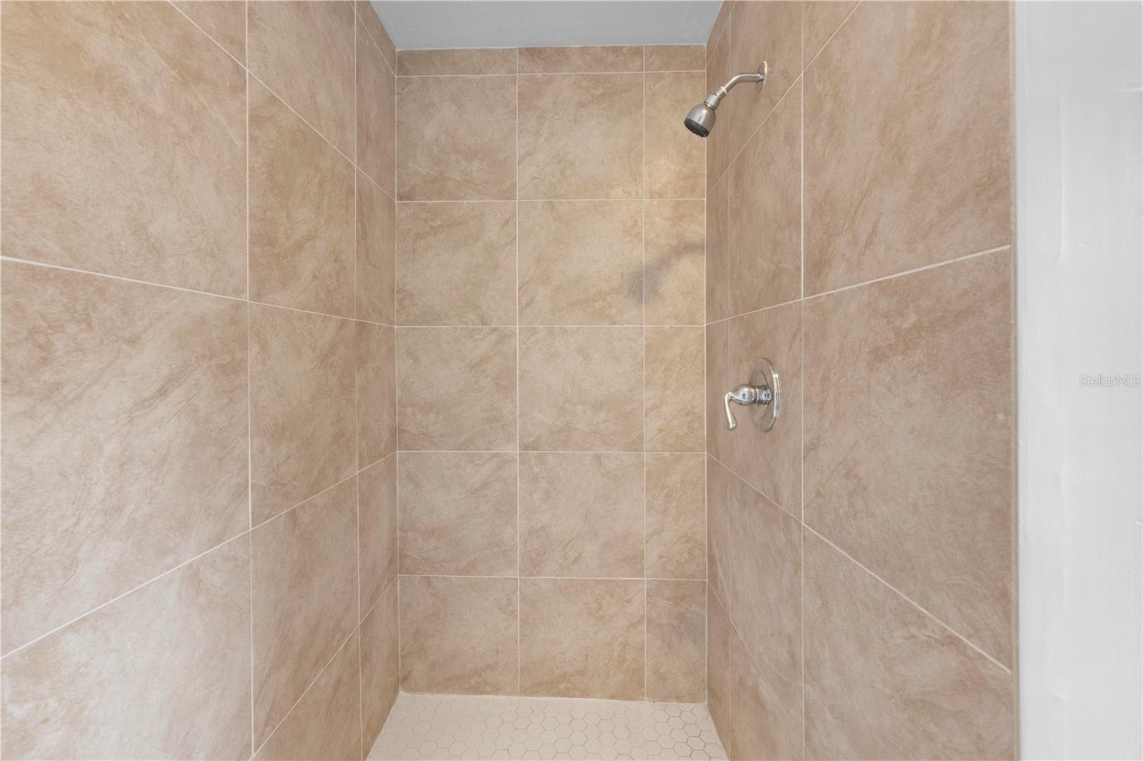 Listing photo id 15 for 4923 Avery Road