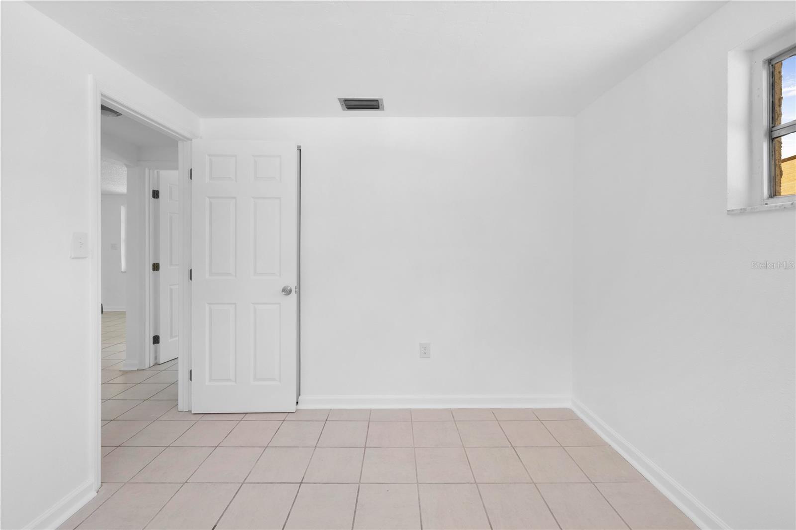Listing photo id 16 for 4923 Avery Road