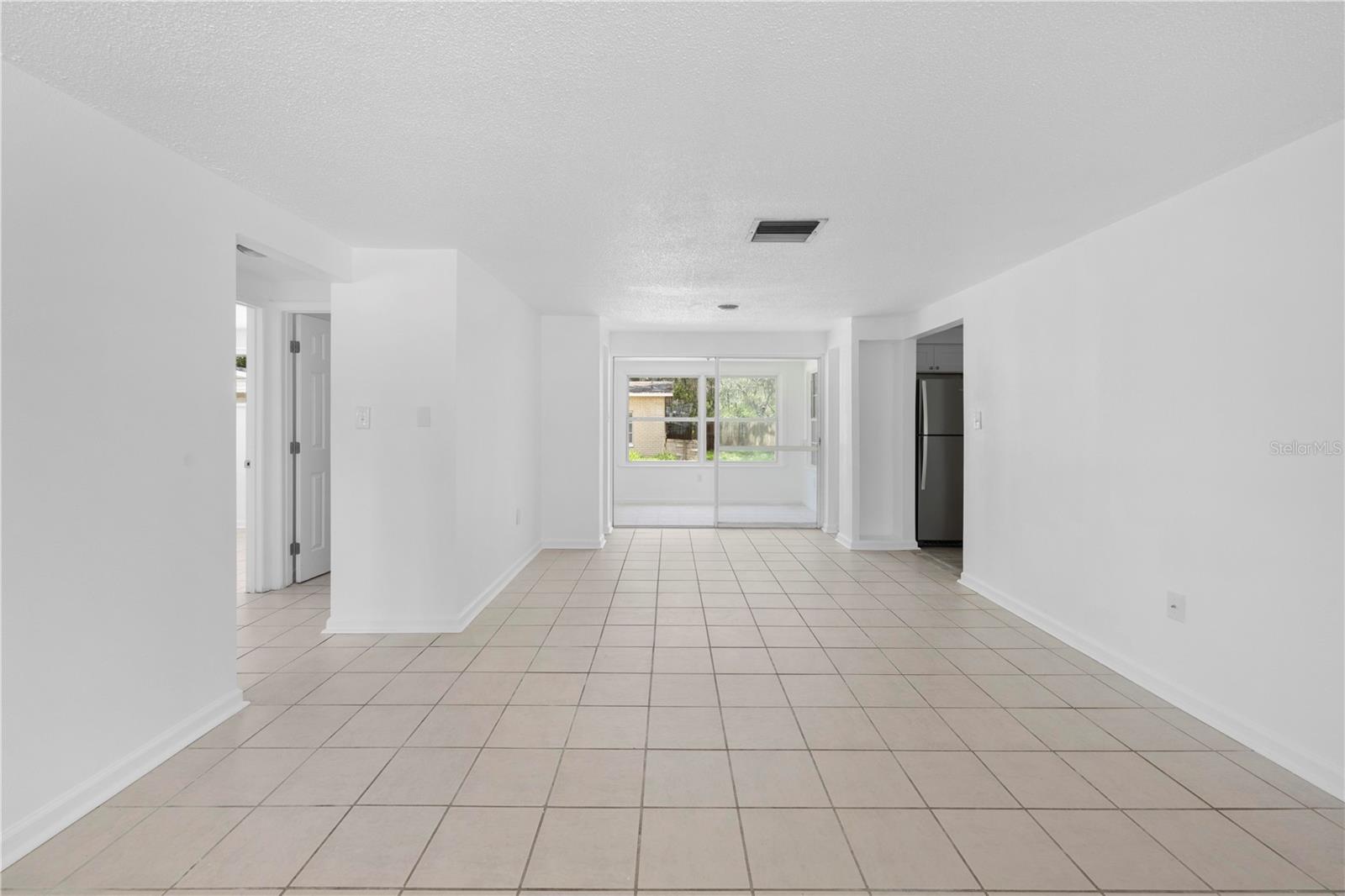 Listing photo id 2 for 4923 Avery Road
