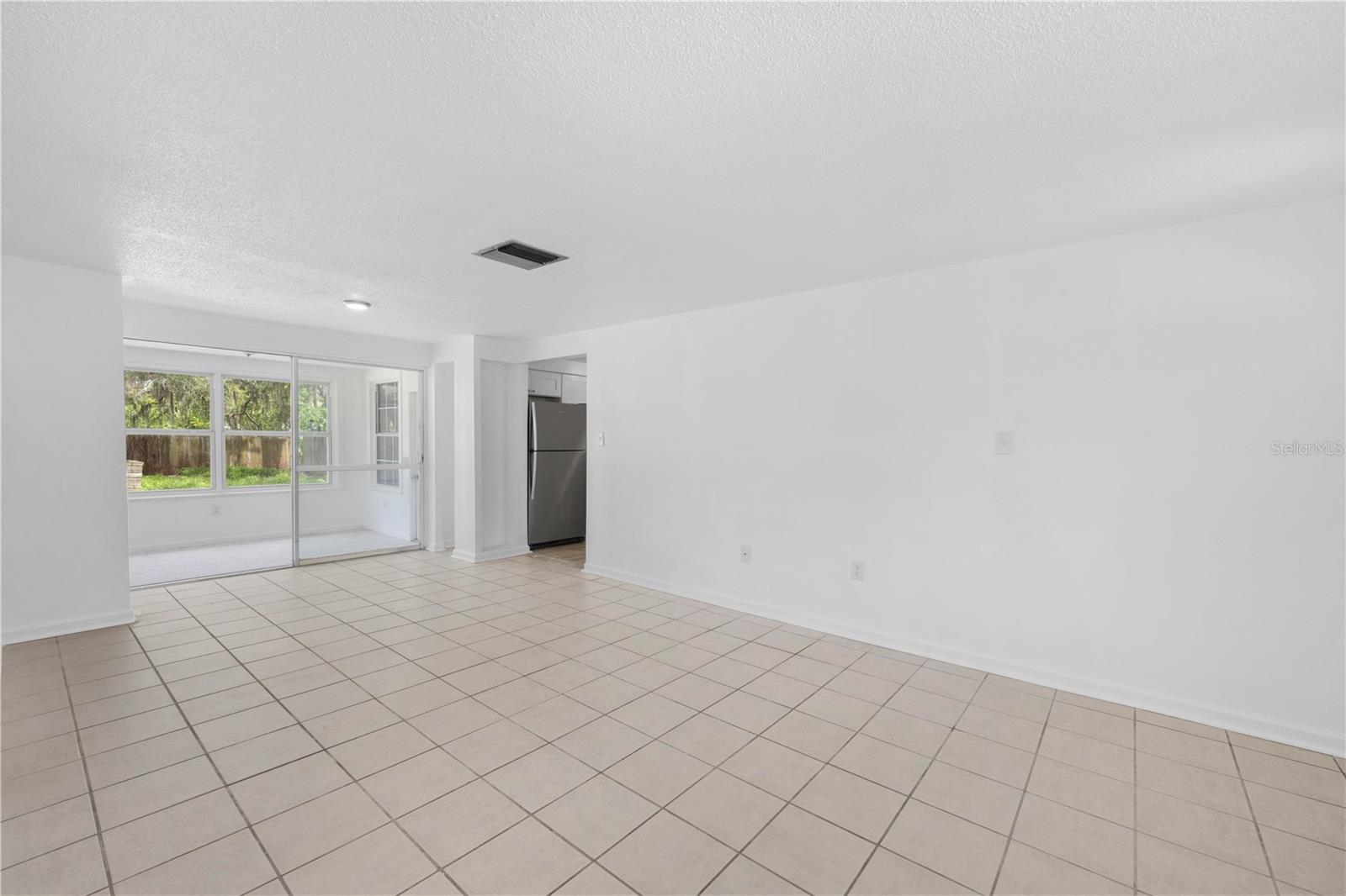 Listing photo id 3 for 4923 Avery Road