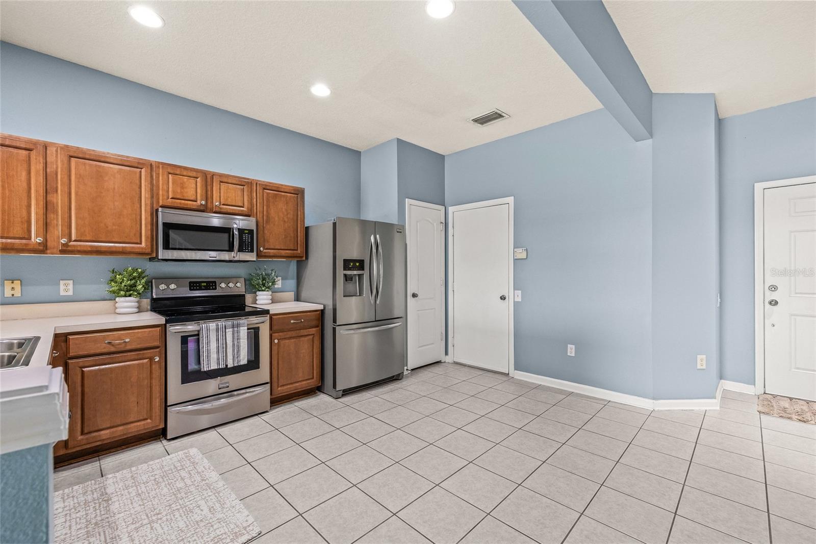 Image 7 of 64 For 4879 Pond Ridge Drive